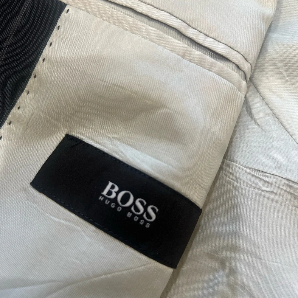 Boss Hugo Boss Mens gray Pin Striped 2 Button Suit Jacket Wool Blend Size 42R‎
